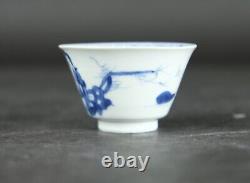 Antique Chinese porcelain rabbit hunting cup & saucer Kangxi 1662-1722