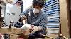 Der Prozess Der Herstellung Hochwertiger Silberkessel Von Koreanischen Handwerkern