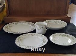 Oneida Coronation China Grandeur 8 settings 5 pieces each. Great condition