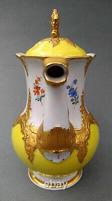 Rare Meissen Coffee Pot B-Form yellow scatterd flower 1st class