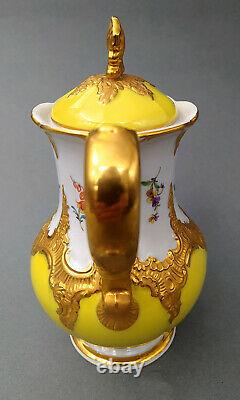 Rare Meissen Coffee Pot B-Form yellow scatterd flower 1st class