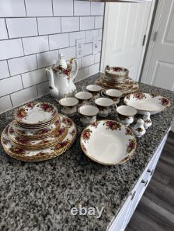 Royal Albert Old Country Roses 44-Piece Fine China Set Perfect Condition