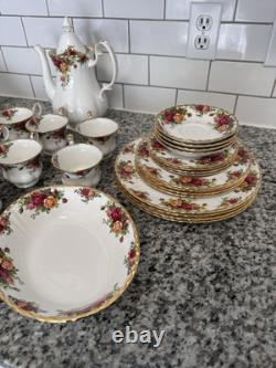 Royal Albert Old Country Roses 44-Piece Fine China Set Perfect Condition