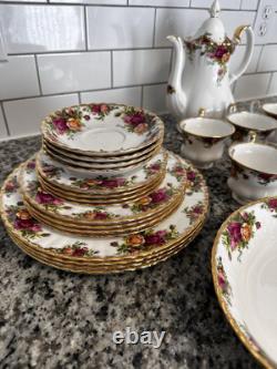 Royal Albert Old Country Roses 44-Piece Fine China Set Perfect Condition